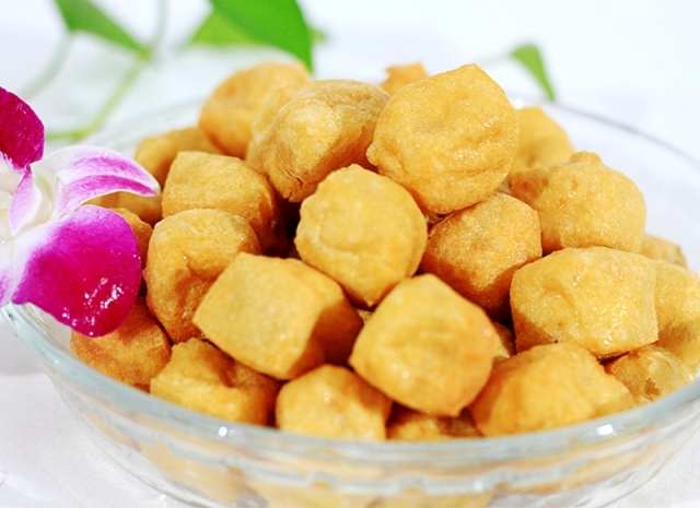 豆腐泡怎么批發(fā)制作，用豆制品油炸機(jī)輕松解決
