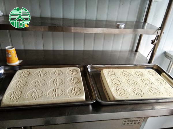 專業(yè)技術人員上門進行豆制品生產技術培訓